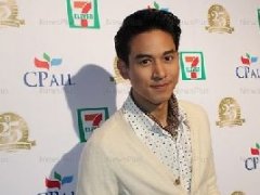 泰星Pop很高兴泰剧《爱与憎》反响好 否认与该剧中女主演Yam Ticha亲密