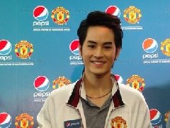 泰星Kao Jirayu没准备好与准女友一道公开出席活动
