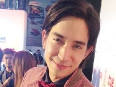 泰星Louis Scott与女友Noon Ramida还没准备好结婚 相恋四年很愉快