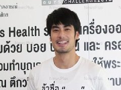 泰星Boy Pakorn做了激光近视手术 眼睛近视750度