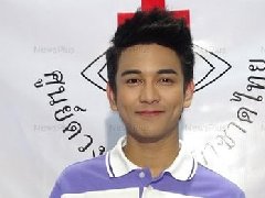 泰星Gun Napat否认与Chat是情侣 个人演唱会门票销售喜人