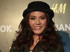 泰星Dan因工作回泰国 女友Pattie机场接送共同用餐