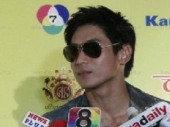 泰星Than否认与Yui一道挑结婚吉时 澄清说是去做功德