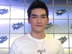 泰星Singto改专业航空学想当飞行员 交往女友为大学同学