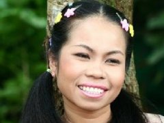 《初恋这件小事》“凤姐”女教师Tukky获男友赠大钻戒 大婚将近？