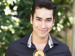 泰星Nadech凭《日落湄南河》获最佳男演员奖