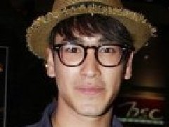 Nadech从兰实大学传播系电影专业毕业  Golf恳请结束有关Mike与Sara的传言