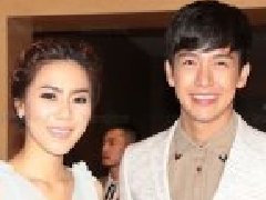 Push携空姐女友Ann公开亮相  Boy Peacemaker与Jeab明年将结婚