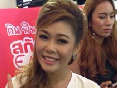 Gubgib生日与朋友们一道庆祝 Porshe否认乔装后与某女子携手逛商场