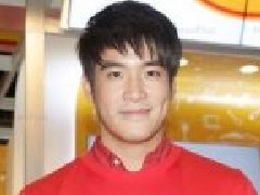 Lek承认《皇家儿媳》角色还没搭档 Tangmo否认与Nikky走秀时抢镜头