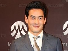 Charit与娇妻飞往巴黎游玩 Toey透露新年时将邀Alex去华欣做祈祷
