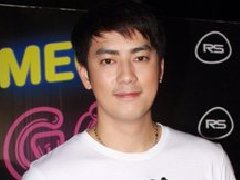Film正加紧健身塑体拍电影 Taya眼下在美国与泰国之间来来回回