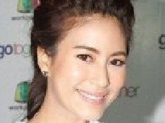 Jui坚称与Nam一起吃饭的金发阿妹是公司员工 AumP明年将与Dome合作