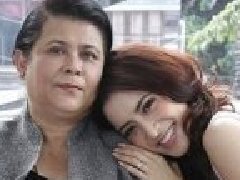 Pinky母亲Aoy确认女儿并未怀孕 Bella否认Weir开车带她去医院的传言