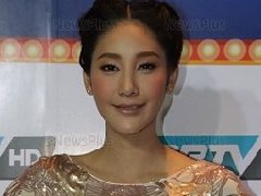 Tangmo很高兴有人说她更漂亮 Uma公司安排Ice Amina出演《绵绵爱情雨》