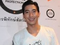 Tono称与Tangmo的爱情很愉快 Fang承认对下巴被缝12针感到后怕