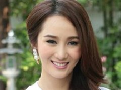 Tarn承认她父亲让她退出演艺圈来照顾生意 Lydia与Matthew迈入婚姻的殿堂