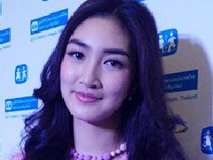 Pancake否认母亲去看结婚吉时 有中国影迷为Pancake送上生日惊喜