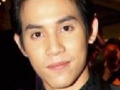 Jess称演激情戏秀六块腹肌并没有界限 Than否认与Yui悄然订婚
