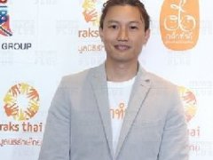 泰星Janie与泰国富商Kueng去缅甸做功德 疑似发展新恋情