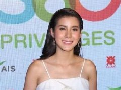 Esther还没考虑与公司签约 与Sean合作出演新版《无忧花开》