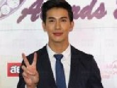Push很高兴领取“魅力男”奖 希望观众敞开心扉接纳Lilly 