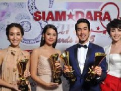 Nadech与Mai分获SiamDara2015最佳男女演员奖 Min性感明星Yaya最受欢迎