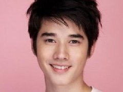 男神泰星马里奥昨日抵沪 帅气亮相粉碎发胖传言