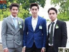 Tor、Alex及Peun获“孝顺子女”奖 Gun与母亲,Yinglee与母亲一起亮相