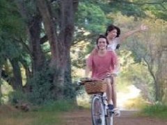 电影《小情人》男女主角查理哲华和Focus再度合作新歌《我的故事》MV