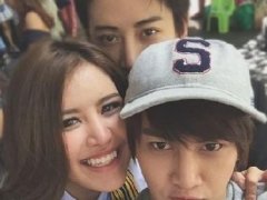 泰星Golf和Mike妹妹Ying毕业 全家出动为其祝贺