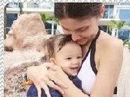 Sarah和Mike私生子Maxwell游水上乐园
