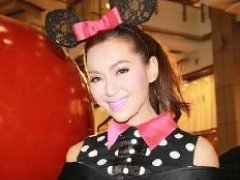 泰星Bella近日出席活动时受访 透露硕士论文达到预期标准将毕业