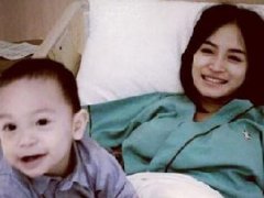 泰星Peter近日遭到网友指责 妻子Ploypan生病住院而其在旅游 