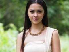 泰星Patricia《愿结》中的泰式造型 混血穿泰服也美