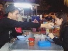 《荷尔蒙3》主演泰星Sky与Preaw被拍互相甜蜜喂食