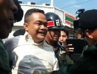 泰国红衫军两领导人乍都蓬和纳塔兀被捕