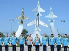 泰国父亲节临近 各单位花样为泰国国王祝寿