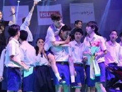 泰剧《为爱所困》告别演唱会上众多浓情甜蜜 