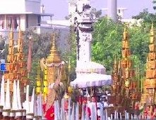 泰国民众为僧王致哀 泰国王储代表国王幸临荼毗仪式