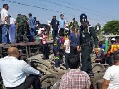泰国碧武里府发生严重车祸 火车撞上运牛车致5人死亡