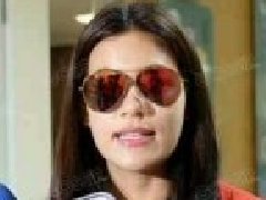 泰星Kim医院探望Por Mew和性感女星Tubtim撞脸称有个人特色