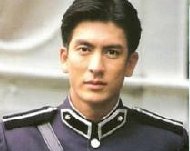 泰星Tik杰西达邦制服造型剧照 帅气逼人
