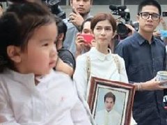 妻子带Por遗体回家乡 女儿:爸爸加油