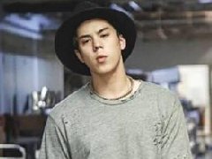 泰男星颜值高 随便穿个T恤也帅帅哒!
