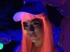 泰星Kim举行荧光生日会 Mark、Yaya、Margie、Ann等好友出席