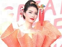 泰星Mew出席某品牌中国年活动 透露将有两部戏剧作品