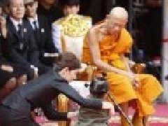 泰星Por于24日火化 泰王圣火送到火化台