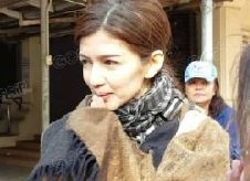 泰星Por妻子Bow露笑容 首和媒体交流