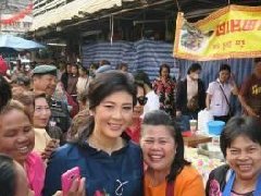 泰国前总理英拉逛猜也奔府早市